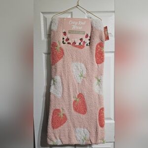 Envogue Pink Strawberry Super Soft Knit Throw 50" x 70"